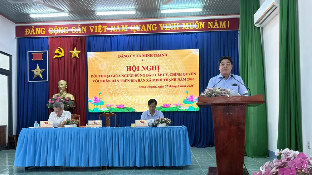 Ông Nguyễn Thanh Tùng, Bí thư Đảng ủy - Chủ tịch HĐND xã Minh Thạnh, phát biểu tại hội nghị