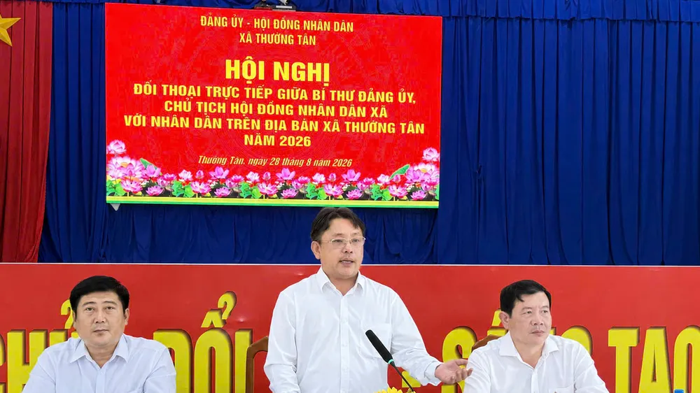Ông Nguyễn Thanh Lâm, Bí thư Đảng ủy, Chủ tịch HĐND xã Thường Tân, phát biểu kết luận tại hội nghị đối thoại với nhân dân