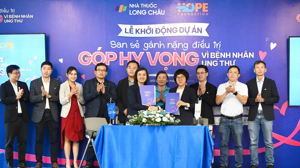Chương trình kết nối nguồn lực từ Long Châu, HOPE Foundation, các đối tác và cộng đồng để hỗ trợ chi phí điều trị cho bệnh nhân ung thư có hoàn cảnh khó khăn