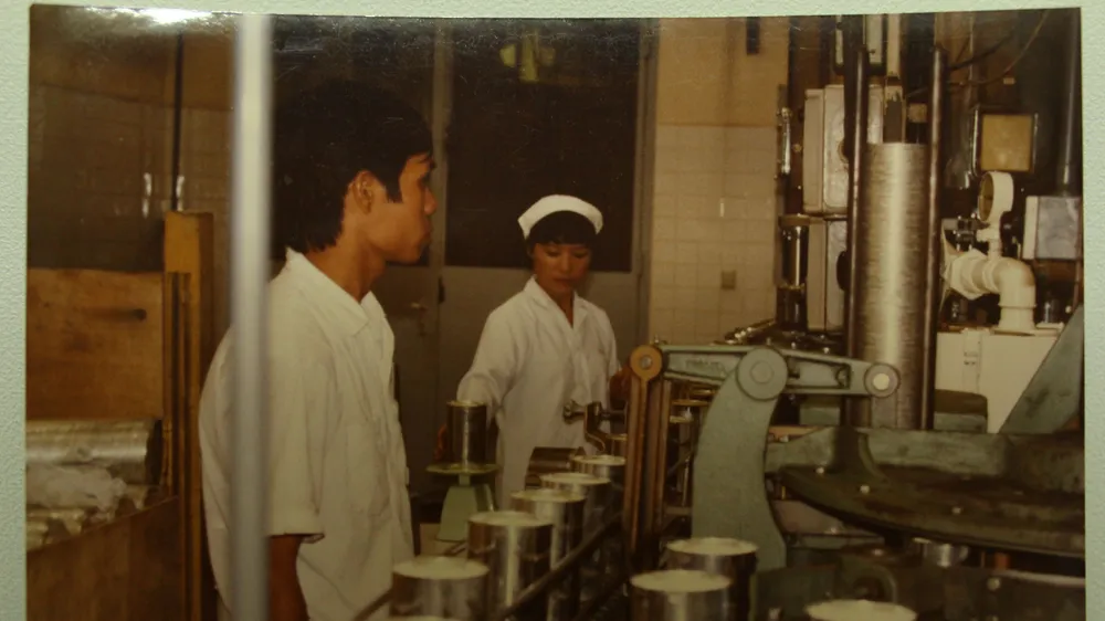 Từ những ngày đầu nhiều thiếu thốn, Vinamilk từng bước làm chủ công nghệ, đặt chất lượng làm nguyên tắc xuyên suốt. Ảnh: VI NAM