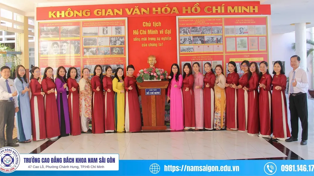 Đảng ủy, Ban Giám hiệu Trường chúc mừng và tri ân những đóng góp của nữ Cán bộ quản lý nhà trường nhân ngày 20-10