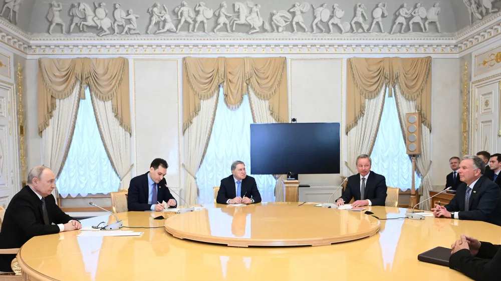 Cuộc gặp giữa Tổng thống Nga Vladimir Putin với Đặc phái viên của Tổng thống Hoa Kỳ, ông Steve Witkoff tại Cung điện Konstantinovsky ở thành phố Saint Petersburg, Nga, ngày 21-10. Ảnh: Kristina Solovyova, RIA Novosti