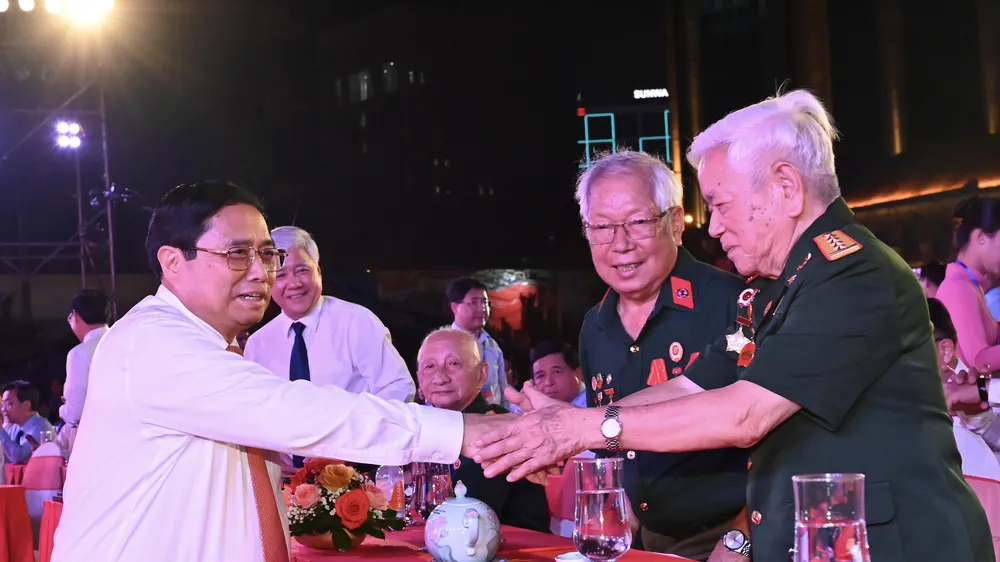 Thủ tướng tham dự cầu truyền hình kỷ niệm 70 năm Chiến thắng Điện Biên Phủ tại TPHCM