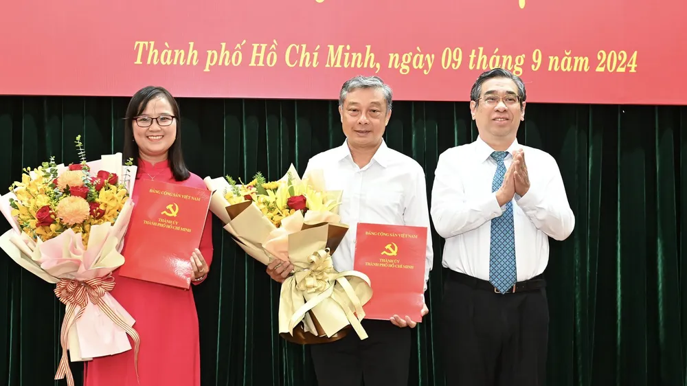 Đảng ủy Khối Đại học, Cao đẳng TPHCM công nhận Ủy viên Ban Thường vụ đối với 2 đồng chí