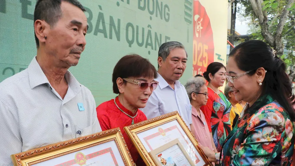 Quận 5 tri ân, khen thưởng người tham gia hoạt động khu phố, tổ dân phố tiêu biểu
