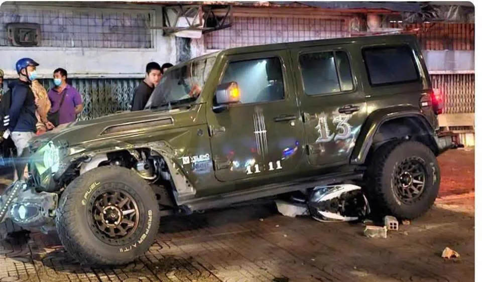 Camera hành trình ghi cảnh xe Jeep gây tai nạn ở Bình Tân