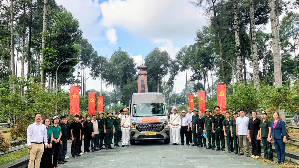 Đưa liệt sĩ Nguyễn Hữu Trung từ TPHCM trở về đất mẹ