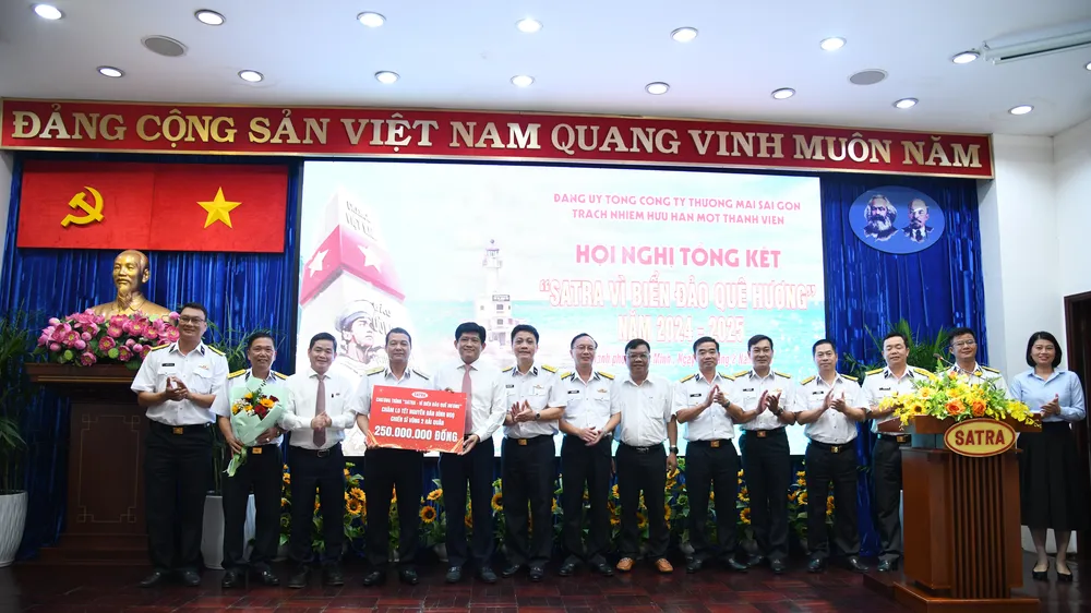 SATRA đồng hành chăm lo tết cho cán bộ, chiến sĩ Vùng 2 Hải quân