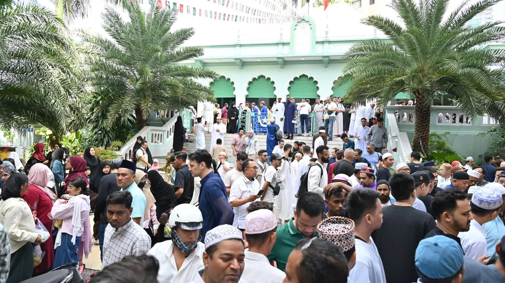 Rất đông các tín đồ Hồi giáo có mặt tại thánh đường Jamia Al-Musulman