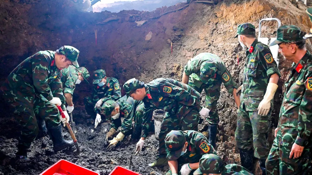 Ngày 11-7, tìm thấy 20 bộ hài cốt và 1 bộ tập thể tại Công viên Lê Thị Riêng