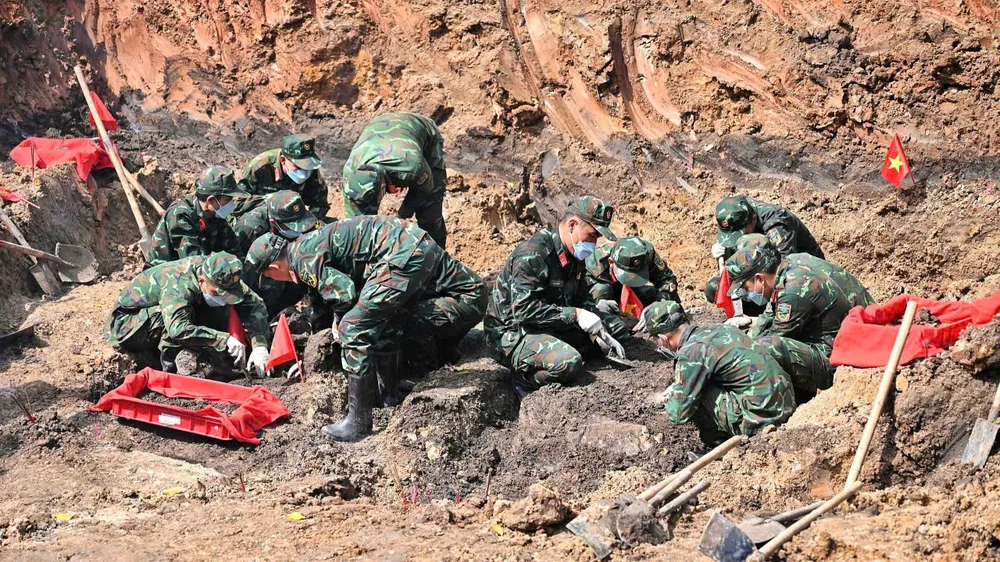 Phát hiện thêm 17 bộ hài cốt liệt sĩ và nhiều di vật có giá trị tại Công viên Lê Thị Riêng