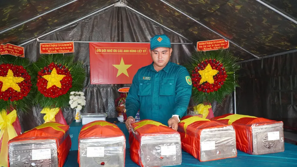 Hoàn thành tìm kiếm, quy tập 5 hài cốt liệt sĩ tại xã Thường Tân