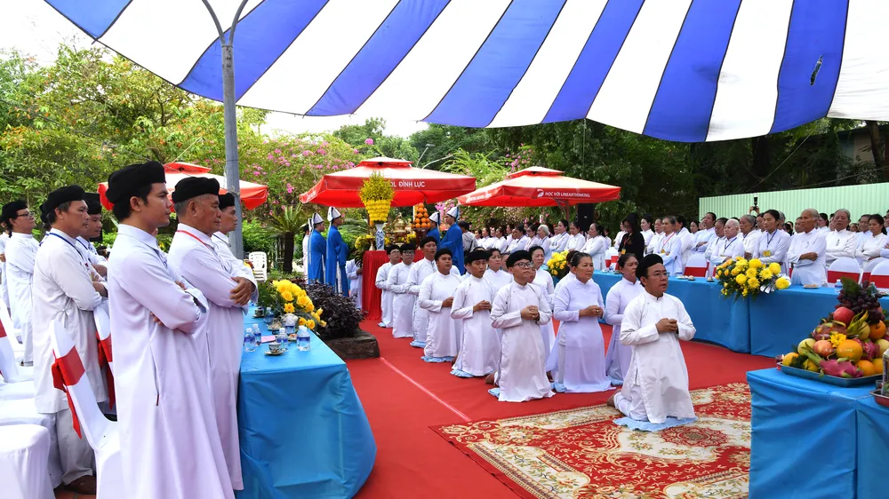 Lễ cầu siêu các Anh hùng liệt sĩ tại Công viên Lê Thị Riêng