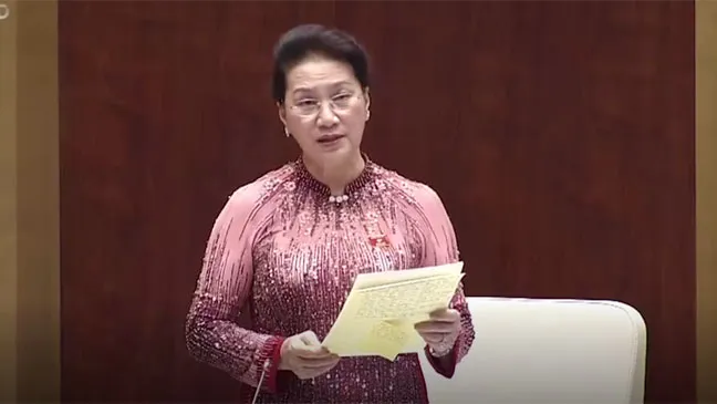  Chủ tịch Quốc hội Nguyễn Thị Kim Ngân tại cuối phiên chất vấn và trả lời chất vấn chiều 15-6-2017. Ảnh cắt từ clip VTV