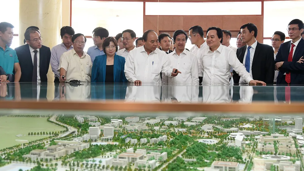 Thủ tướng thị sát việc xây dựng ĐHQGHN ở Hòa Lạc