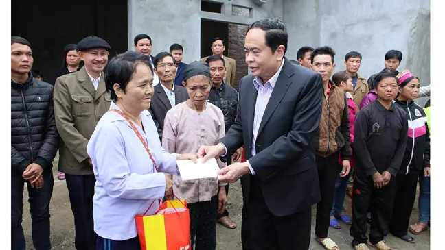 Không để bất cứ một hộ gia đình nào không có tiền ăn Tết