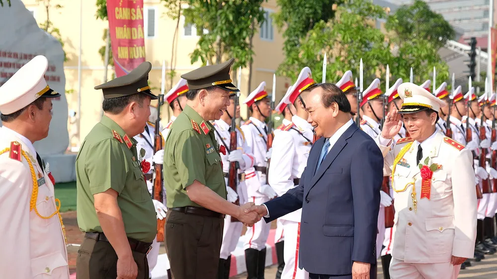 Thủ tướng: Gìn giữ hình ảnh đẹp của người chiến sĩ công an nhân dân