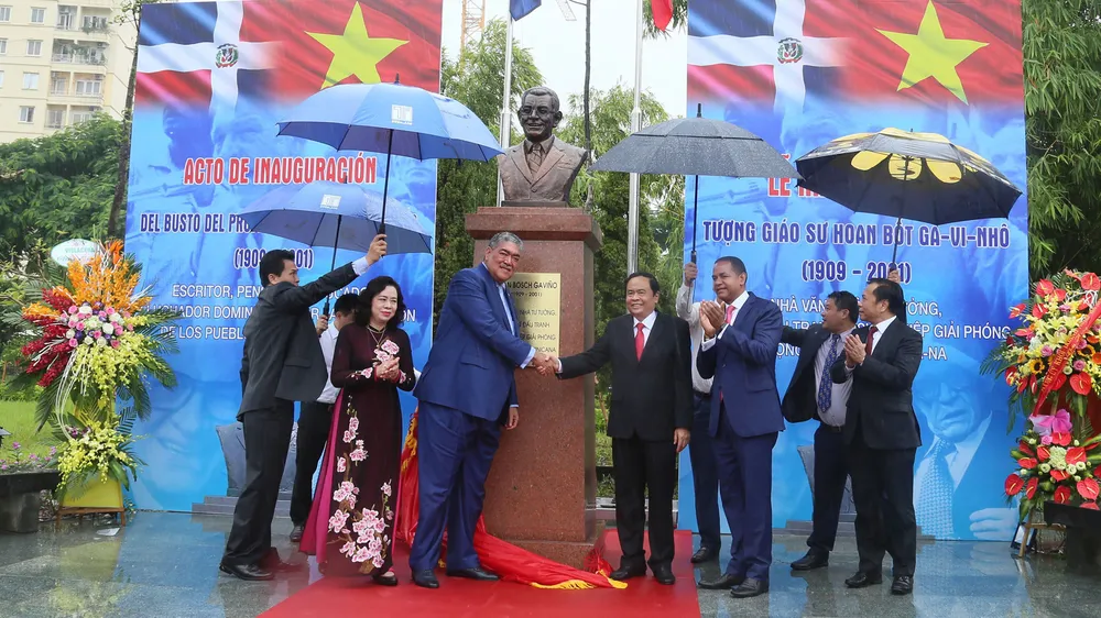 Khánh thành tượng đài Giáo sư Juan Bosch - Người kết nối những trái tim Việt Nam và CH Dominicana