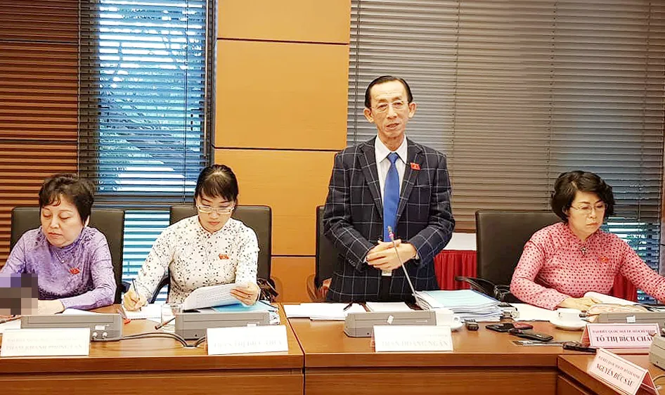 ĐBQH đề nghị sớm hình thành 2 trung tâm tài chính tại Hà Nội và TPHCM