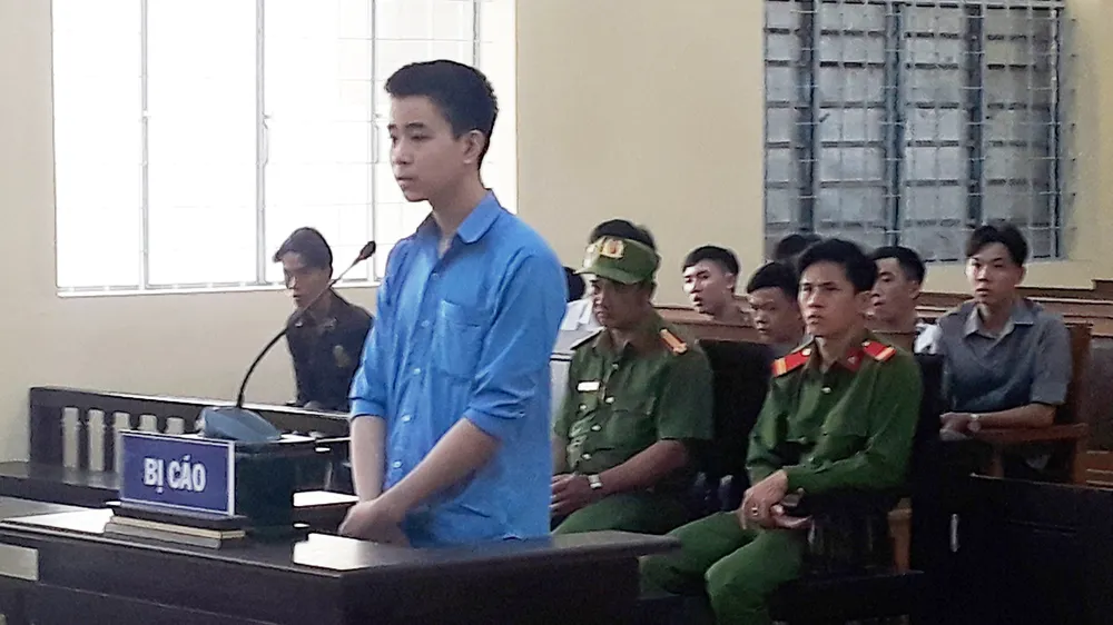 Học sinh bị kết án 15 năm tù vì đâm bạn nhậu tử vong