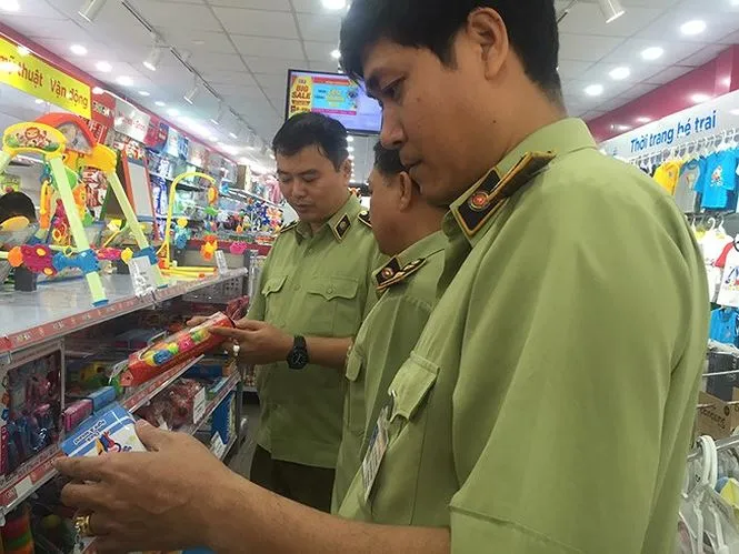 Xây dựng cơ chế bảo vệ, hỗ trợ đặc biệt đối với doanh nghiệp tố cáo hành vi nhũng nhiễu
