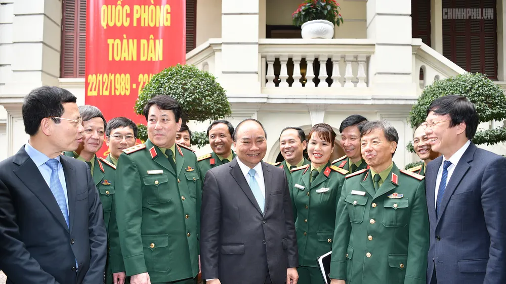 Thủ tướng thăm Báo Quân đội Nhân dân. Ảnh: VGP