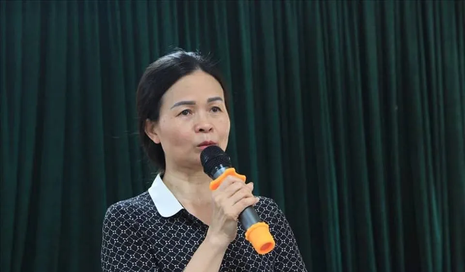 Hiệu trưởng trường THCS Trần Phú trả lời báo chí