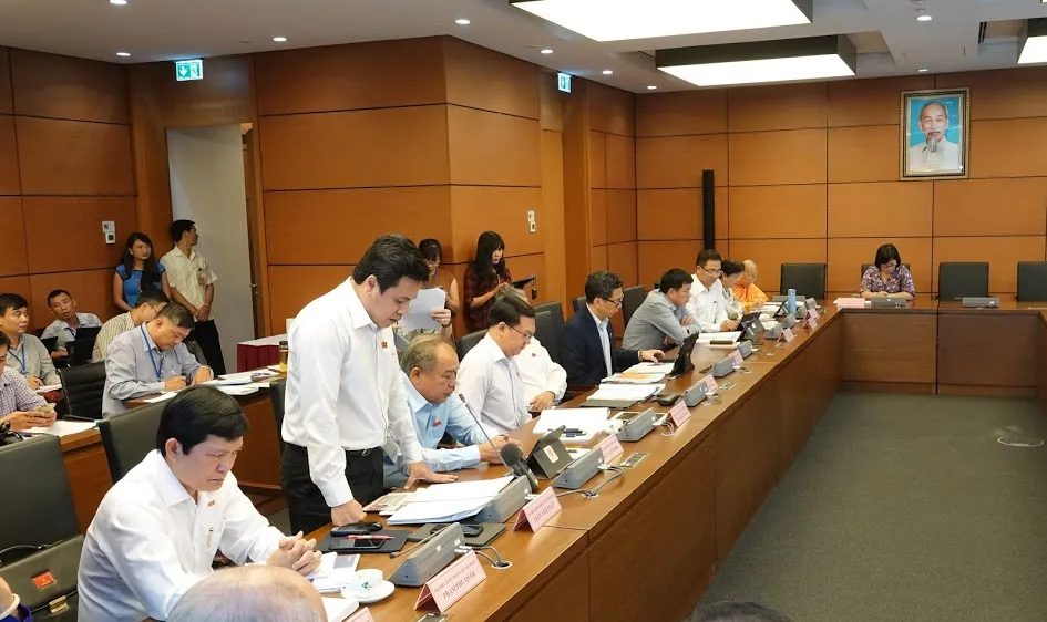 Đoàn TPHCM thảo luận chiều 22-10