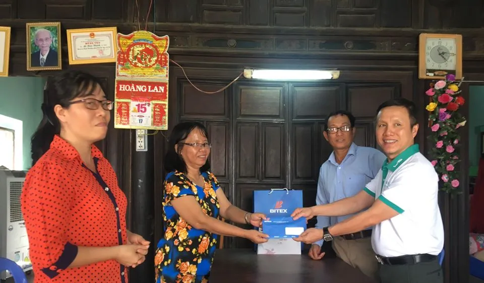 Công bố Chương trình “Đồng hành cùng giáo viên vượt khó”