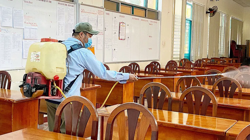 Tiếp tục lùi thời gian kết thúc năm học và thi THPT quốc gia