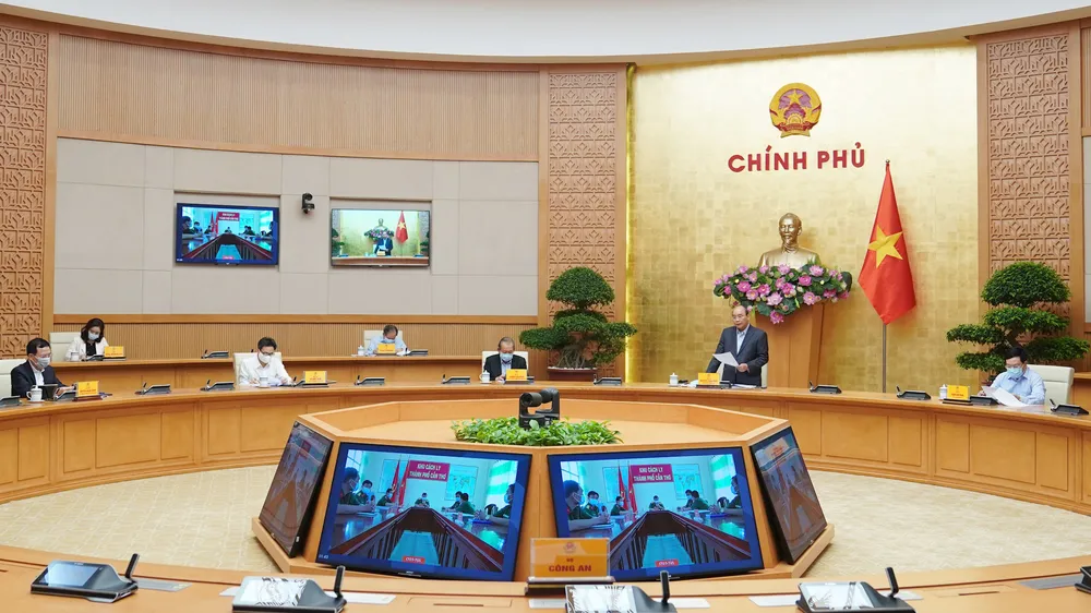 Thủ tướng họp trực tuyến về phòng chống dịch Covid-19 với 5 thành phố lớn. Ảnh: VGP