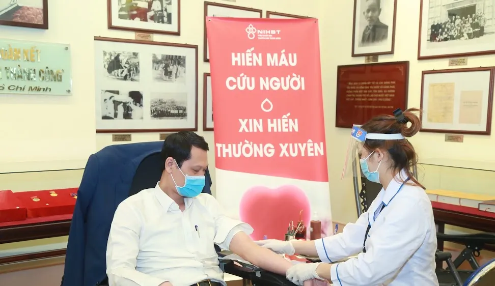 Hiến máu tình nguyện