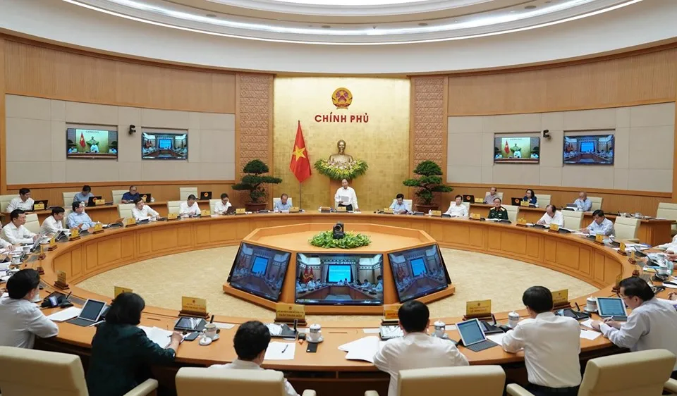 Thủ tướng Nguyễn Xuân Phúc chủ trì họp Chính phủ thường kỳ tháng 7. Ảnh: QUANG PHÚC