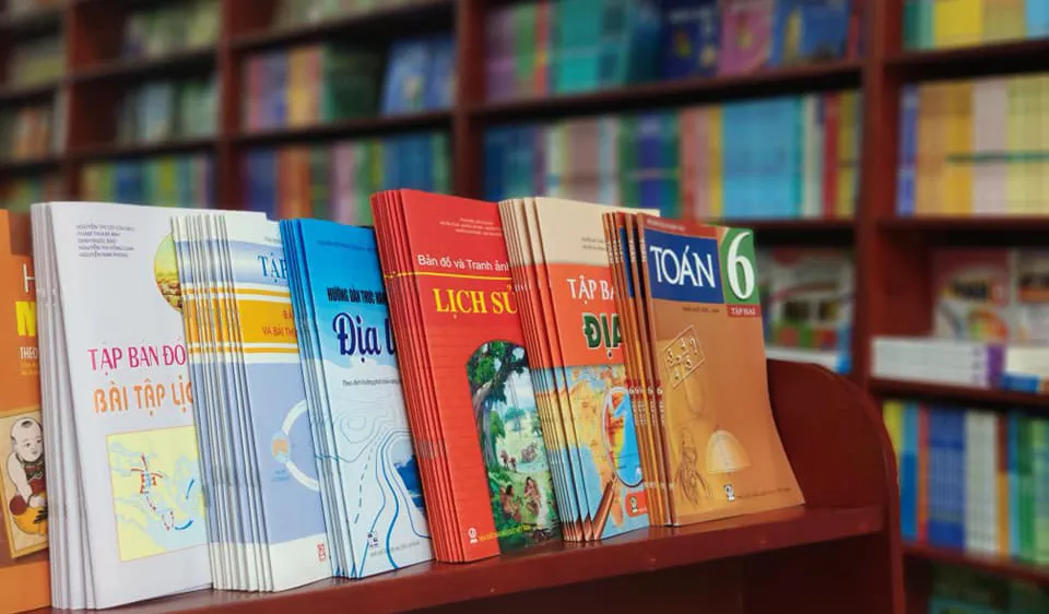 Sách giáo khoa được cung ứng tới tay học sinh