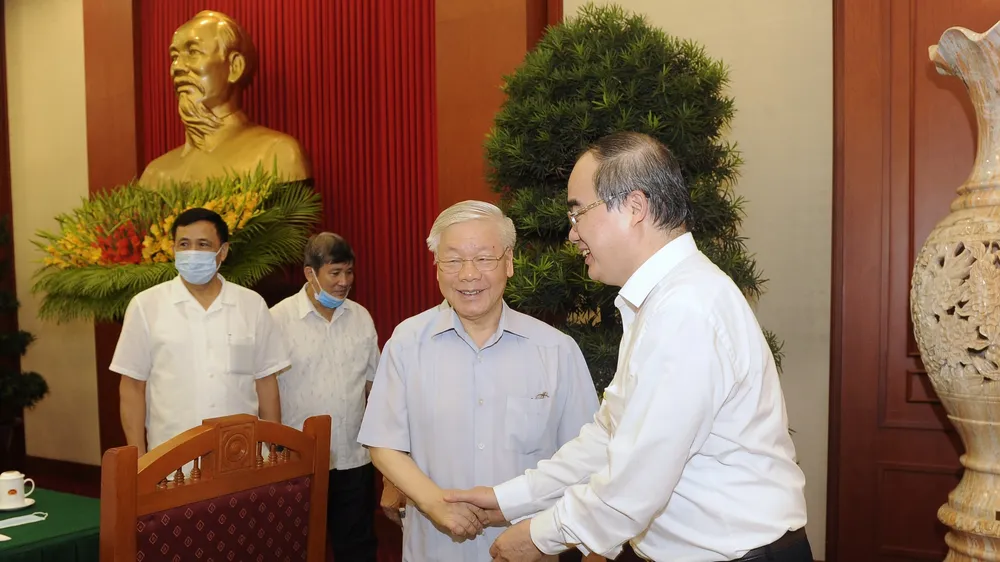 Tổng Bí thư, Chủ tịch nước Nguyễn Phú Trọng và Bí thư Thành ủy TPHCM Nguyễn Thiện Nhân. Ảnh: QUANG PHÚC