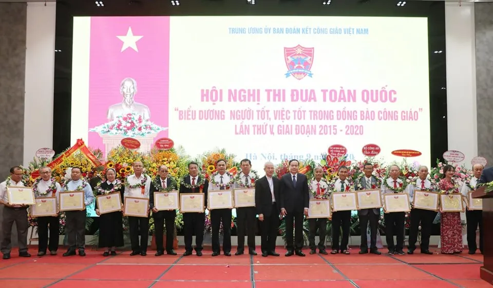 Tuyên dương gương người tốt, việc tốt trong đồng bào Công giáo