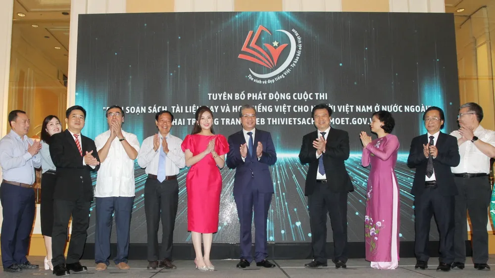 Lễ phát động thi biên soạn sách, tài liệu dạy và học tiếng Việt cho người Việt Nam ở nước ngoài ngày 16-9