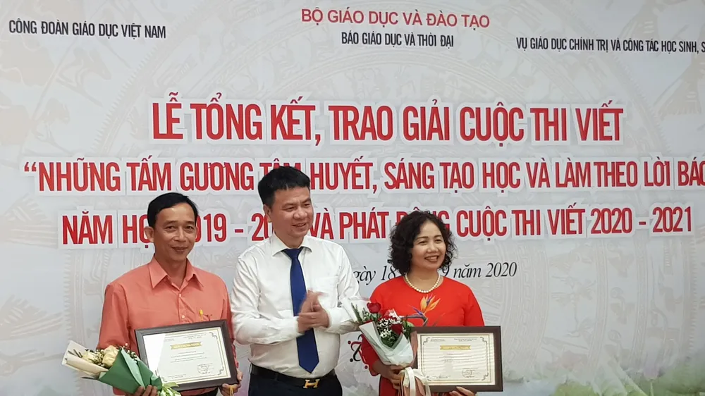 Trao giải cho tập thể, cá nhân có tác phẩm xuất sắc