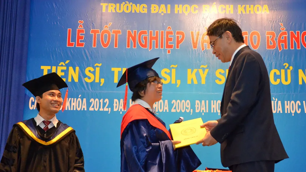 Một lễ trao bằng Tiến sĩ ở trường đại học