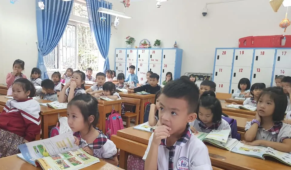 Học sinh Trường Tiểu học Kim Ngọc, TP Vĩnh Yên, tỉnh Vĩnh Phúc học SGK Cánh Diều. Ảnh: PHAN THẢO