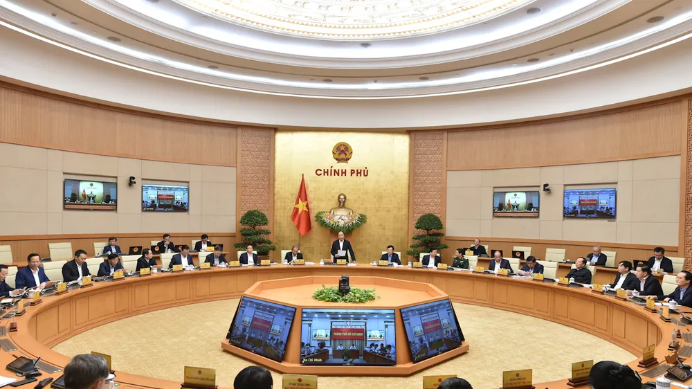 Thủ tướng Nguyễn Xuân Phúc chủ trì phiên họp Chính phủ thường kỳ tháng 11. Ảnh: VGP