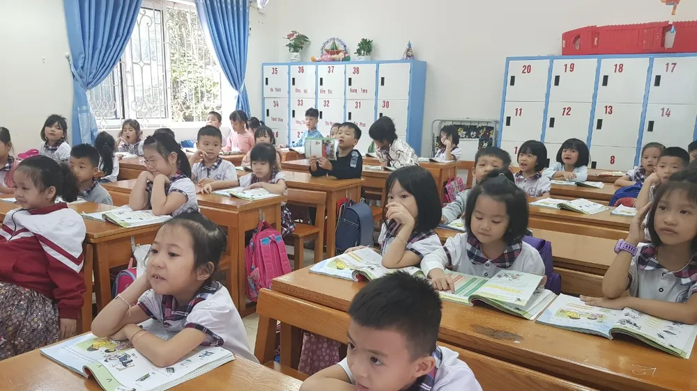 Học sinh học sách Cánh Diều