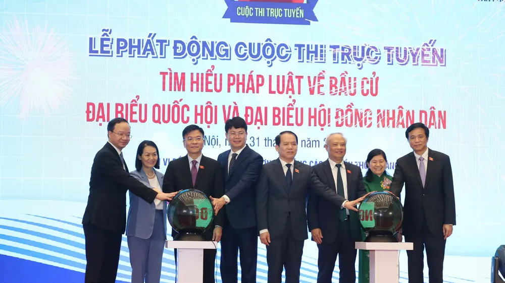 Khởi động cuộc thi tìm hiểu pháp luật về bầu cử. ẢNH: QUANG PHÚC