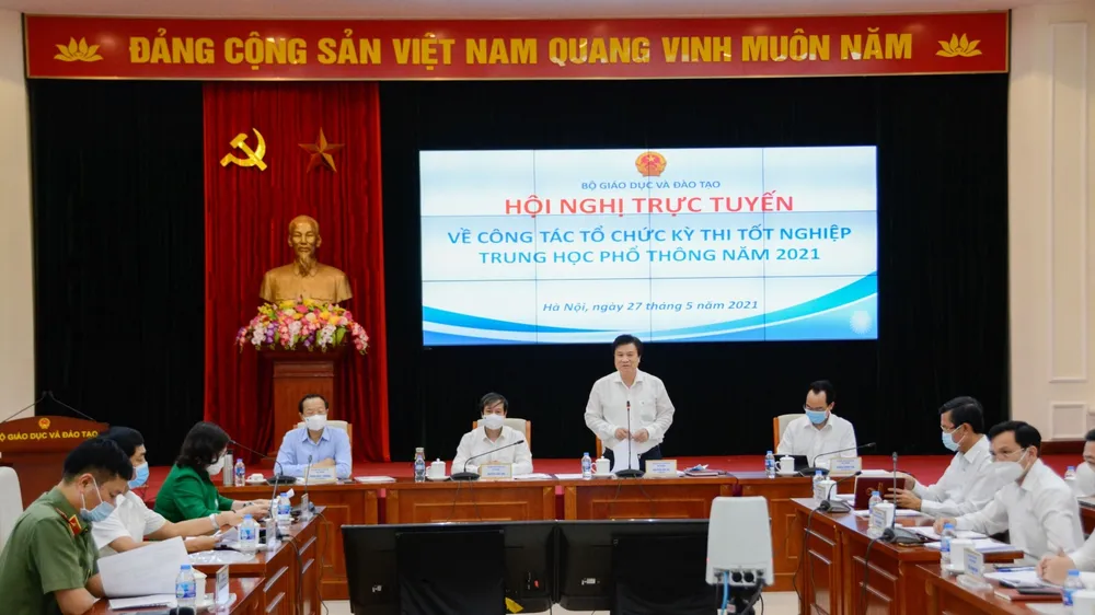  Bộ GD-ĐT tổ chức hội nghị trực tuyến về công tác tổ chức thi tốt nghiệp THPT năm 2021