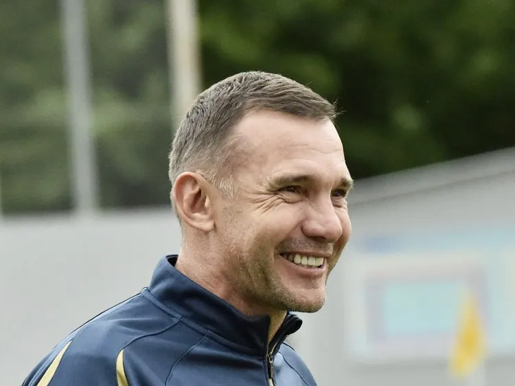 Sgevchenko tươi cười