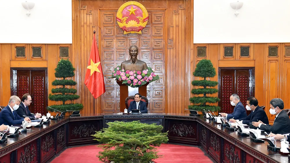 Thủ tướng Phạm Minh Chính tiếp Đại sứ Liên bang Nga tại Việt Nam Bezdetko tới chào xã giao. Ảnh: VIẾT CHUNG