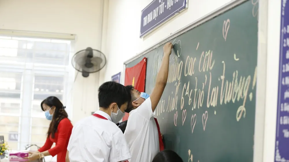 Học sinh cả nước chuẩn bị bước vào năm học mới. ẢNH: QUANG PHÚC