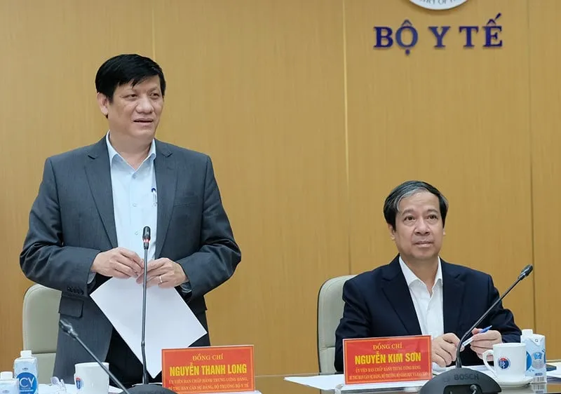 Bộ trưởng Bộ Y tế Nguyễn Thanh Long phát biểu tại cuộc họp