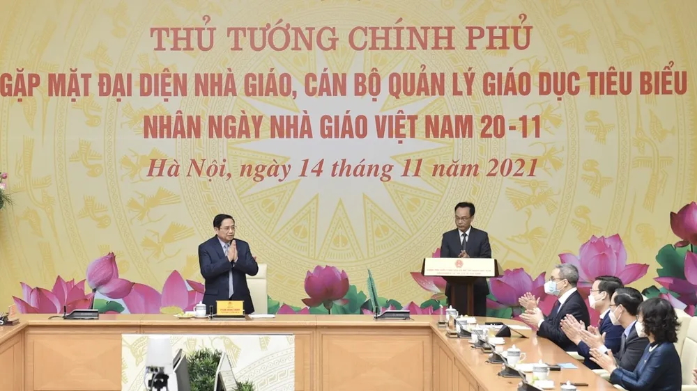 Thủ tướng Chính phủ gặp mặt đại diện nhà giáo, cán bộ quản lý giáo dục tiêu biểu. Ảnh: VIẾT CHUNG