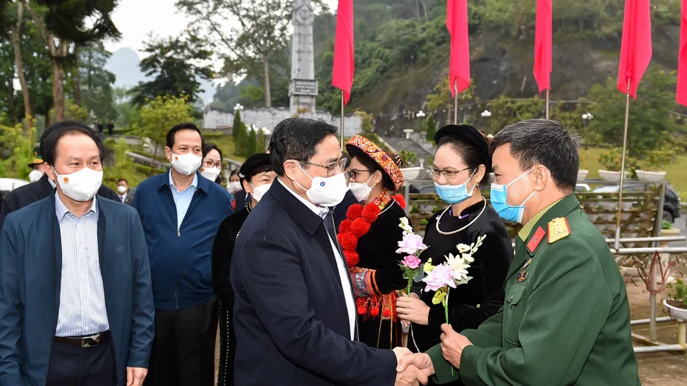 Thủ tướng Phạm Minh Chính dự Ngày hội Đại đoàn kết toàn dân tộc liên khu dân cư Pác Bó, Nặm Lìn, Nà Lẹng, xã Trường Hà, huyện Hà Quảng, tỉnh Cao Bằng. Ảnh: VGP